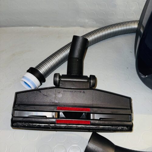 Aspiradora Siemens VS06A111 600W con bolsa